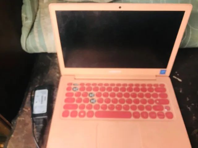 Notebook Usado Samsung Flash F30 Intel Celeron, 4GB RAM, SSD 64GB Tela 13,3" Rosa