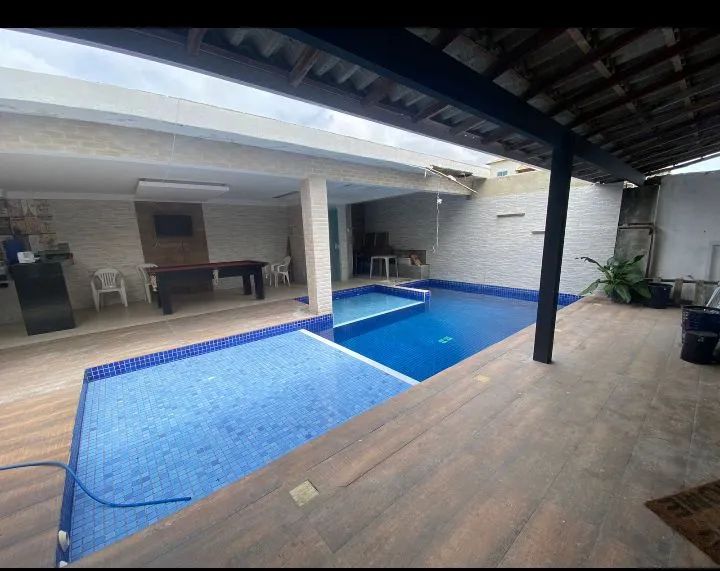 Cabo Frio Peró Piscina e Churrasqueira.