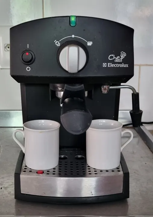 Cafeteira Expresso Eletrolux Chef Crema preta