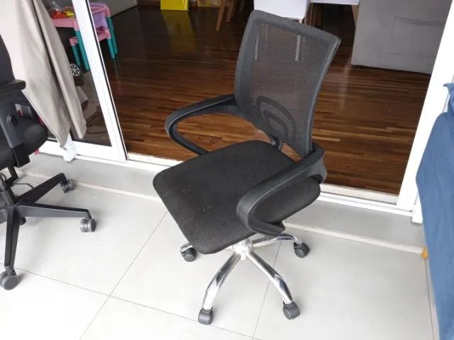 Cadeira de escritório giratória c/ braços e rodas em Plástico / Aço Preto - Foto 3