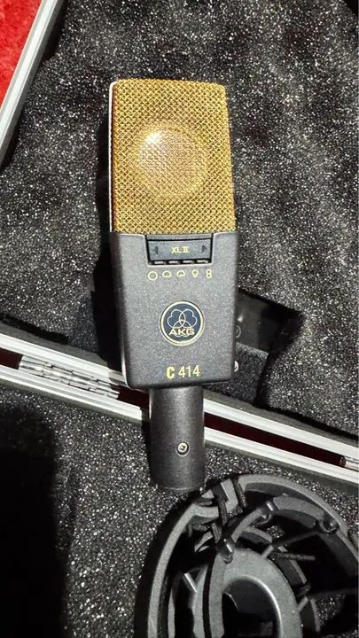 Microfone profissional AKG C414 completo na case  - Foto 2