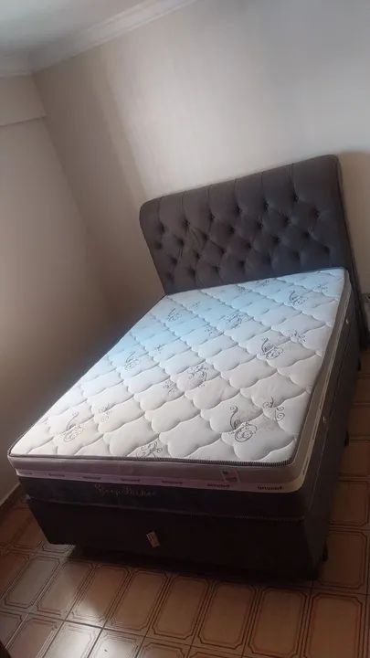 Cama casal molas ensacadas com cabeceira em promoção 