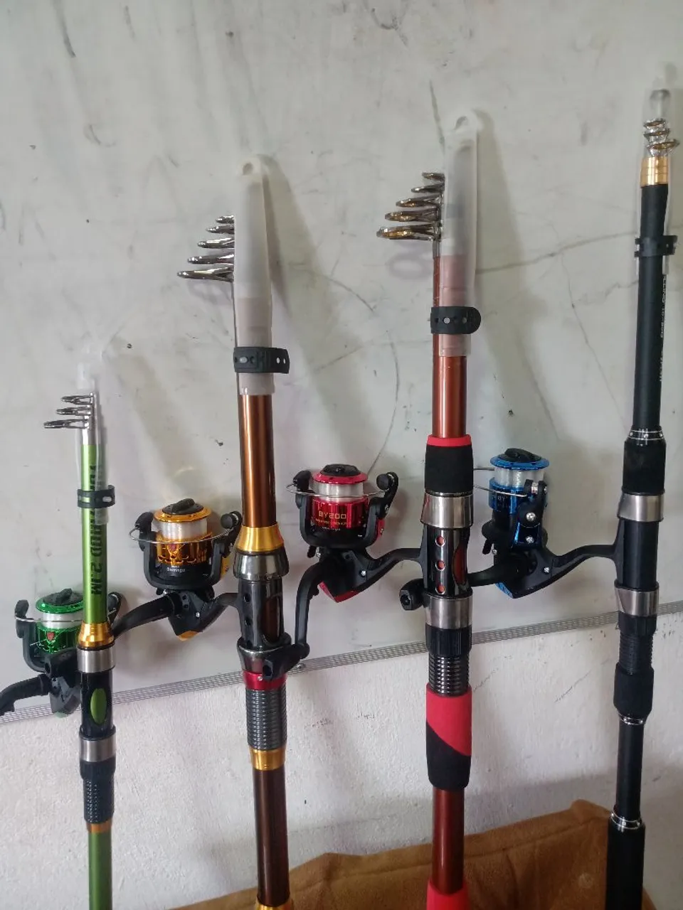 Varas de Pesca Telescópicas com Molinete