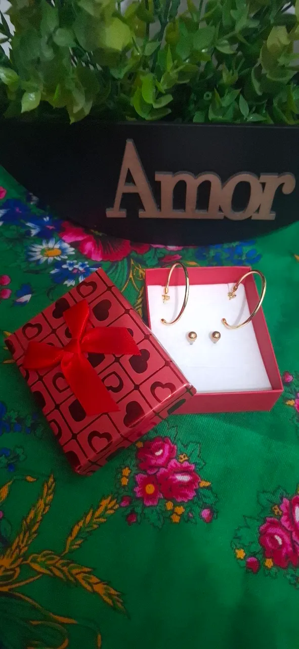 Lindos brincos e um presente especial ouro 18k