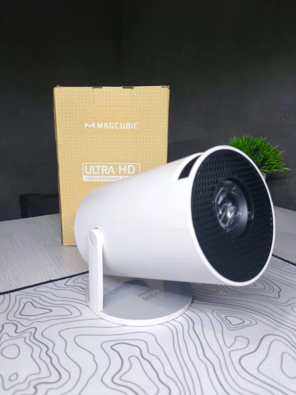 NOVO! Projetor Portátil HY300 PRO | Android 11, Wi-Fi 6, Rotação 180°!