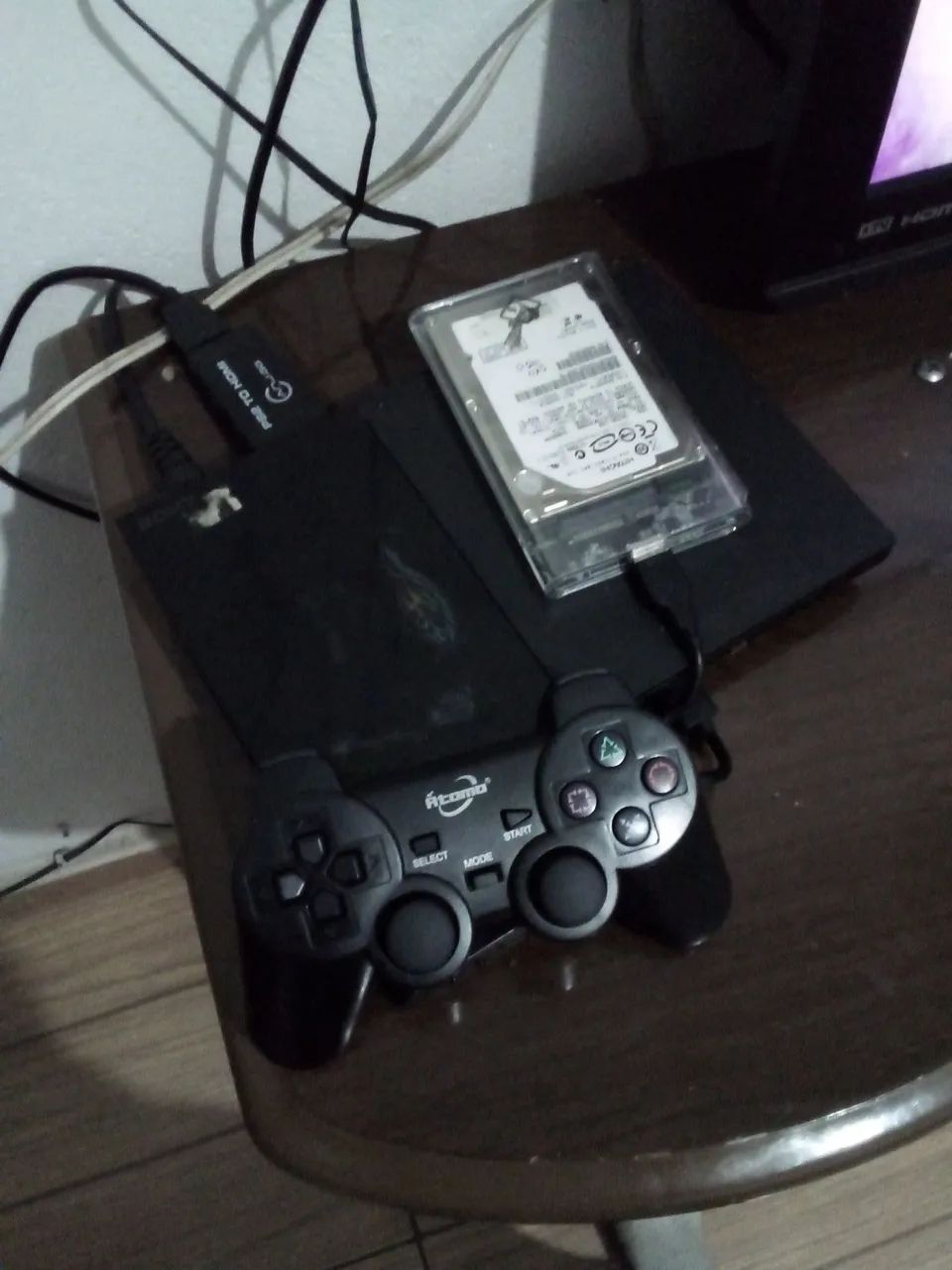 Playstation 2 com 1 manete com mais de 20 jogos. 