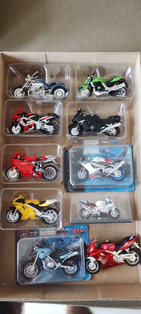 Lote de 10 Motos miniaturas  - Foto 2