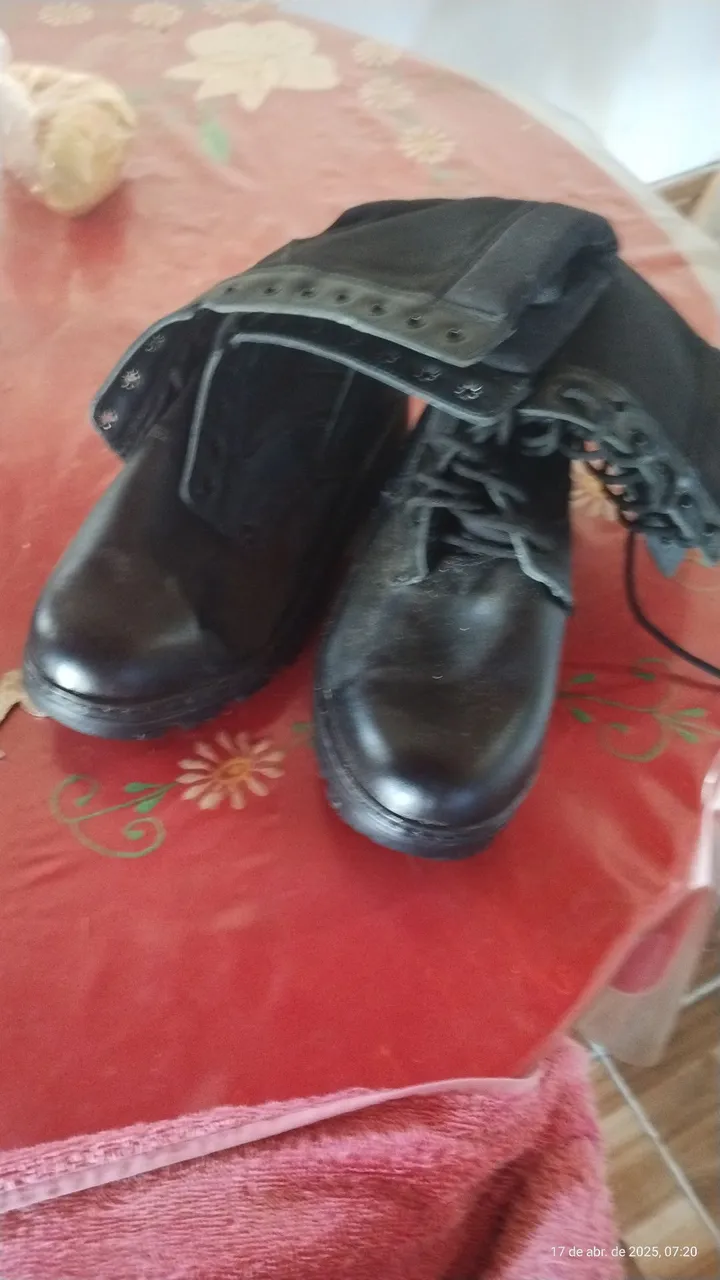 Botas masculinas de couro - tamanho 40