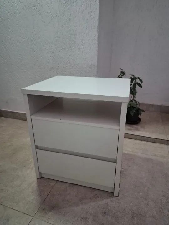 Mesa de Cabeceira Branca com 2 Gavetas