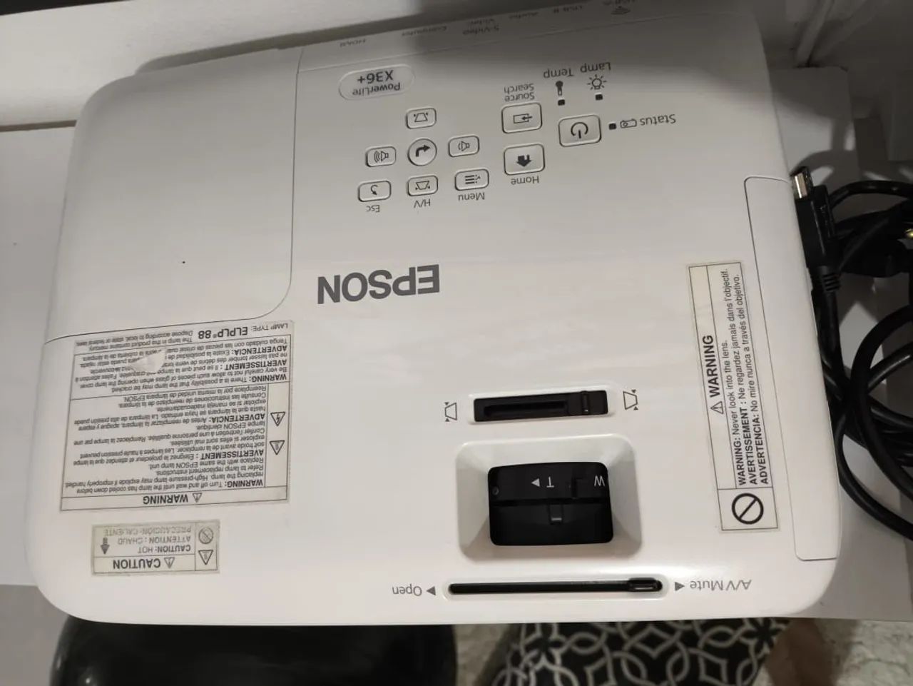 Projetor Epson semi-novo ótimo estado x36+ com cabo HDMI acompanha lâmpada Philips nova.