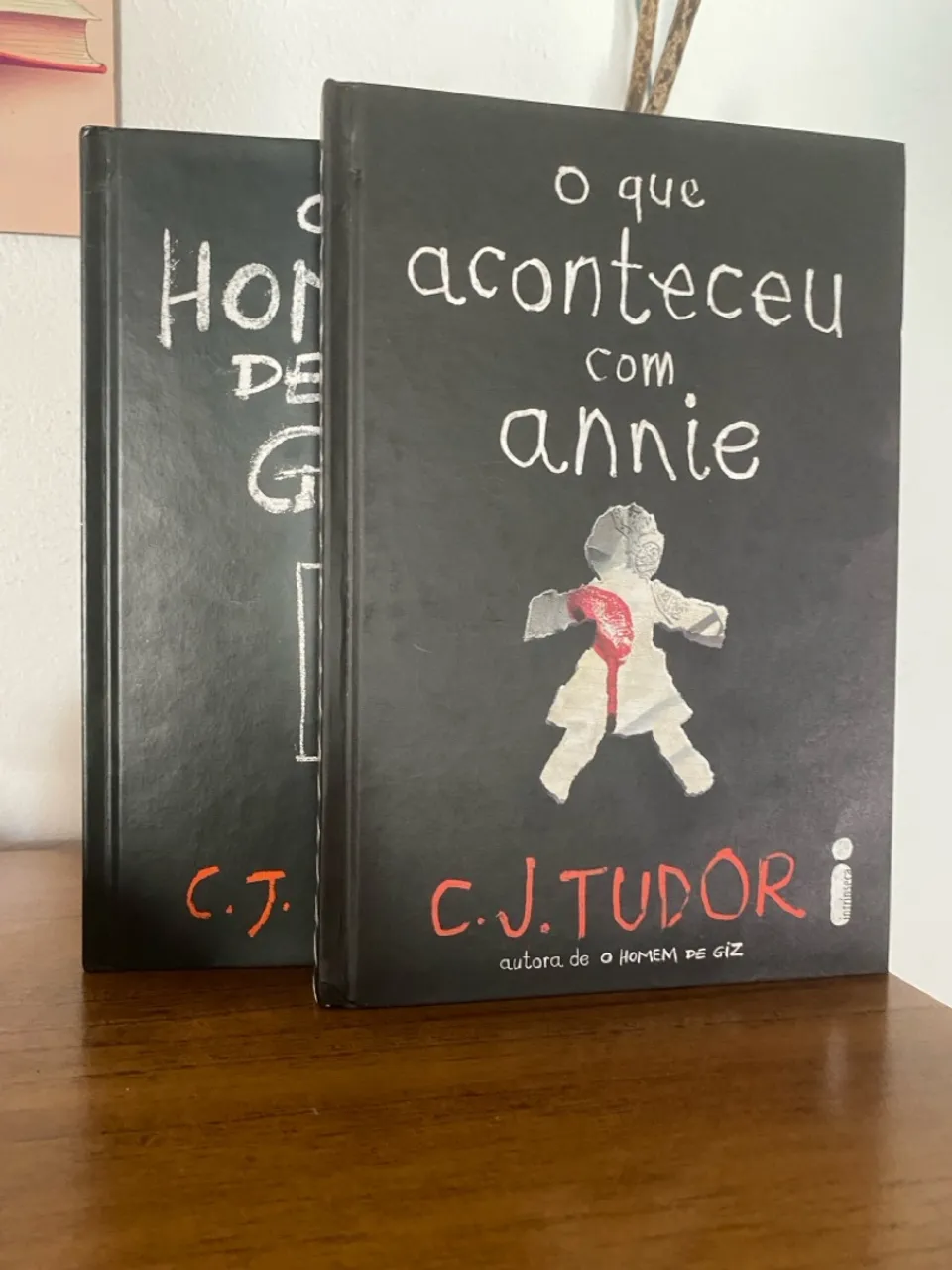 Kit 2 livros: O que aconteceu com Annie e o homem de giz - C.J. Tudor
