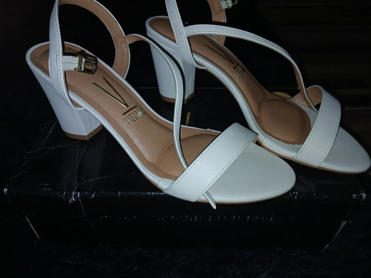 Sandália Vizzano Branca - Elegância e Conforto