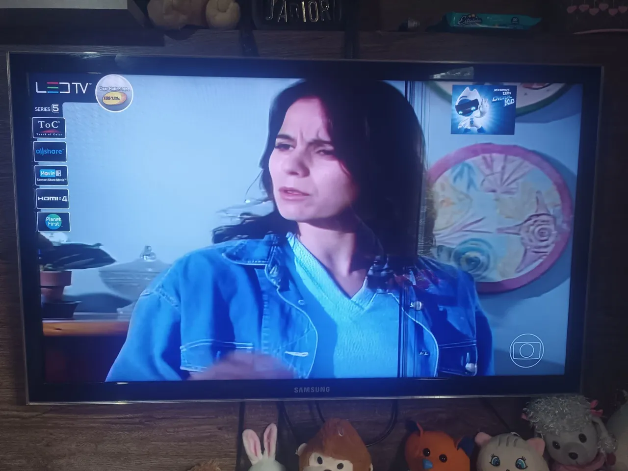 TV Samsung LED 40 polegadas ela tem um resco nela mas não interfere em nada