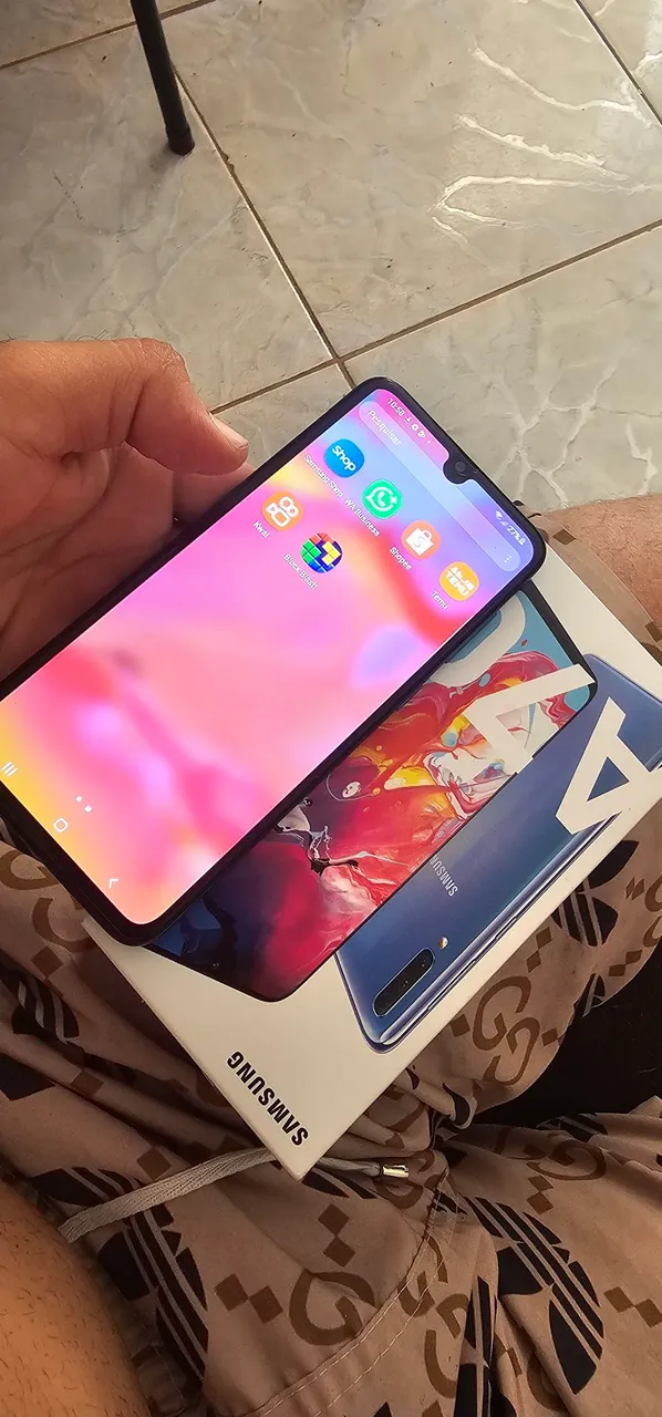 Vendo celular a70 128gb sem detalhes só pegar e usar