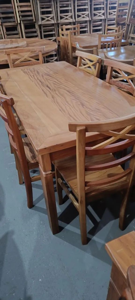 Mesa com 6 cadeiras tudo em madeira $ 2.799,00 nova e a pronta entrega consultar parcelas - Foto 4