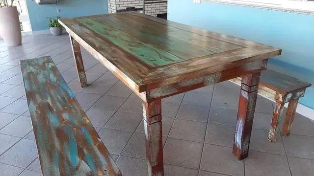 Conjunto de mesa rústica com banco