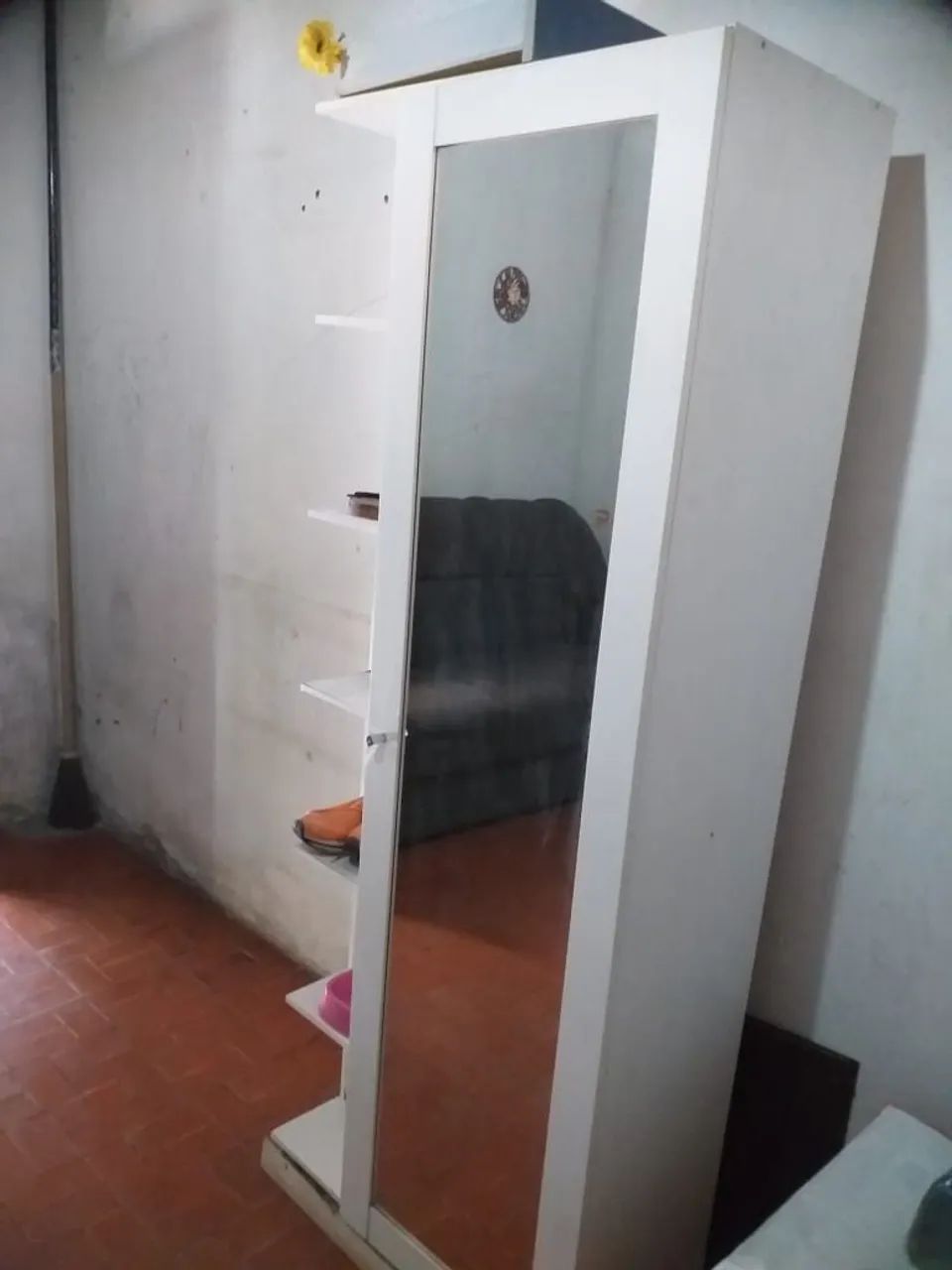 Guarda-roupa , sapateira ou Guarda objeto
