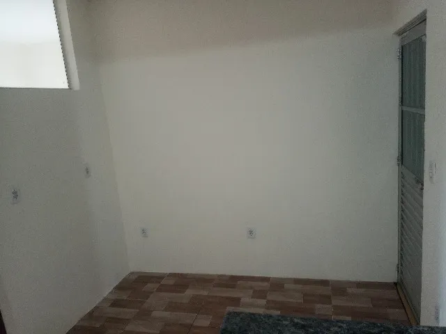Alugamos, Casa, 1/4, Reformado, Av.Verissimo, final de linha Garcia.