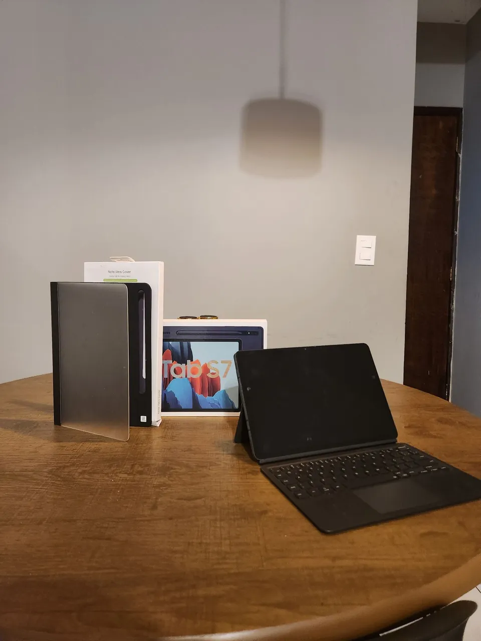 Samsung Galaxy Tab S7 com acessórios