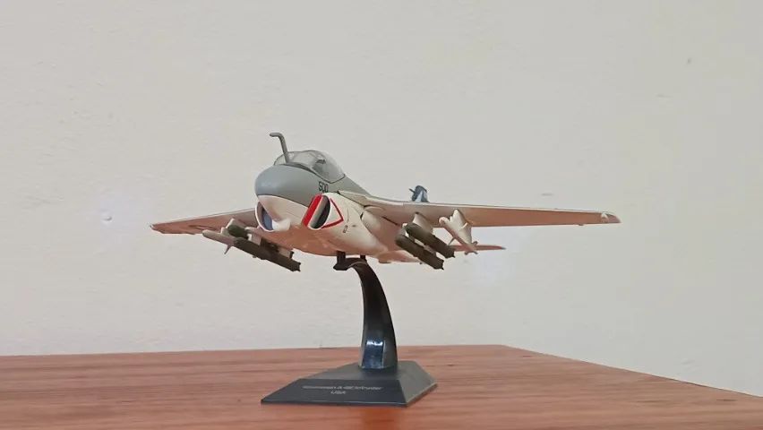 AVIÕES DE COMBATE SUPER INTRUNDE A-6  escala 1/72. - Foto 3