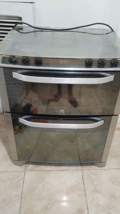Fogão 5 Bocas com Forno  gás e elétrico. Valor 1000 reais. Contato *28 falar  jb