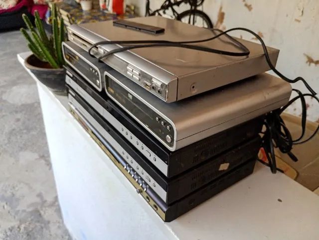 Aparelhos de DVD com defeito... Ideal para retirar peças - Foto 5