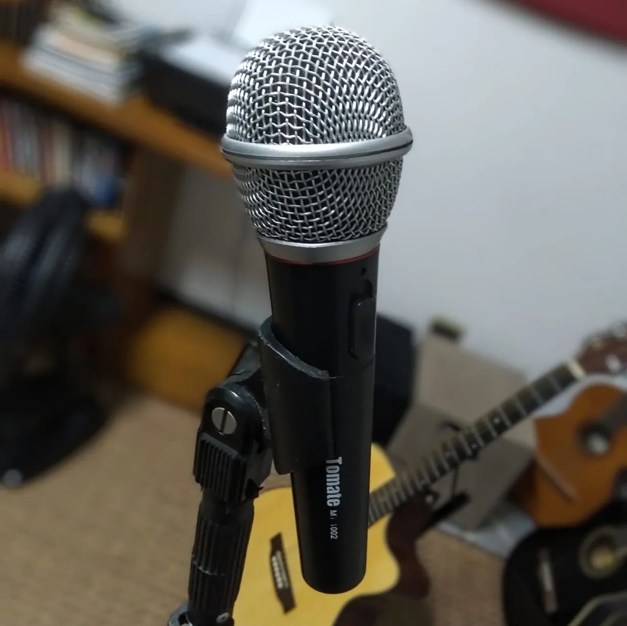 Microfone dinâmico Tomate MT-1002