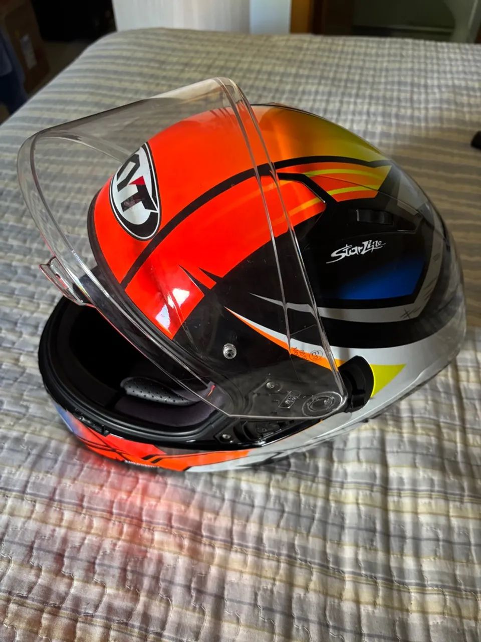 Capacete KYT Starline tamanho 60 com óculos de sol
