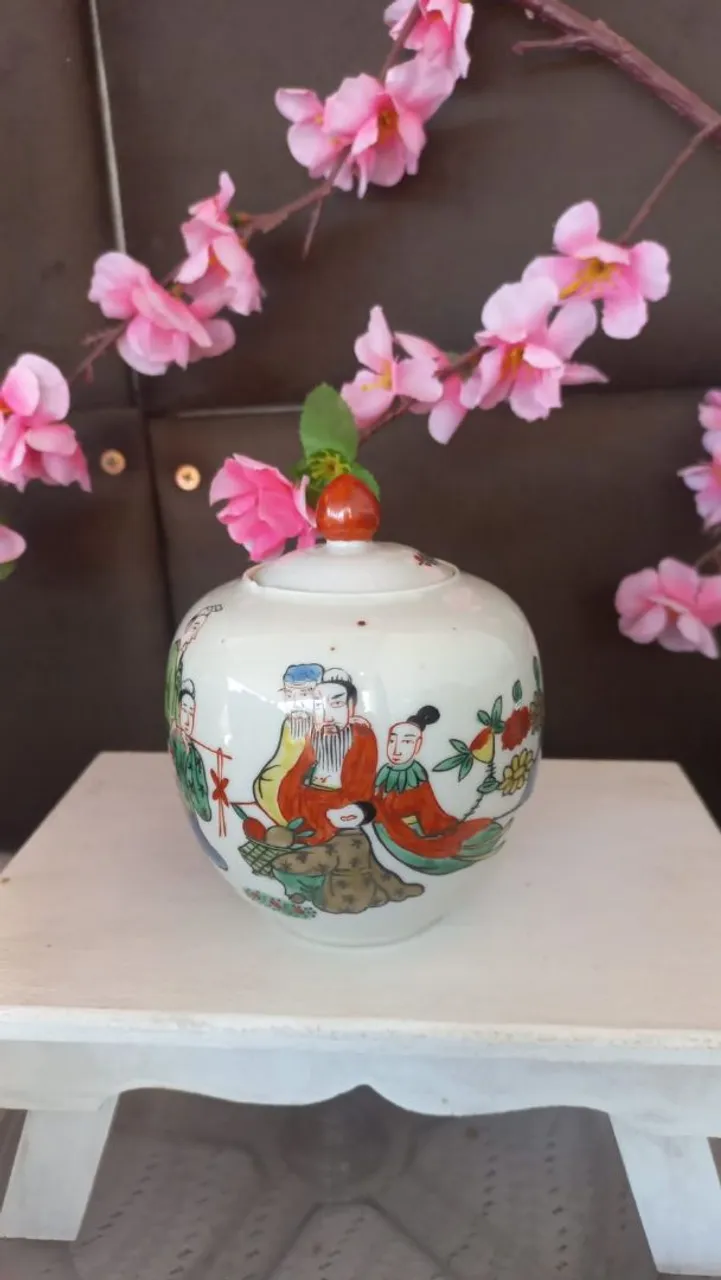 Pote de porcelana oriental decorativo