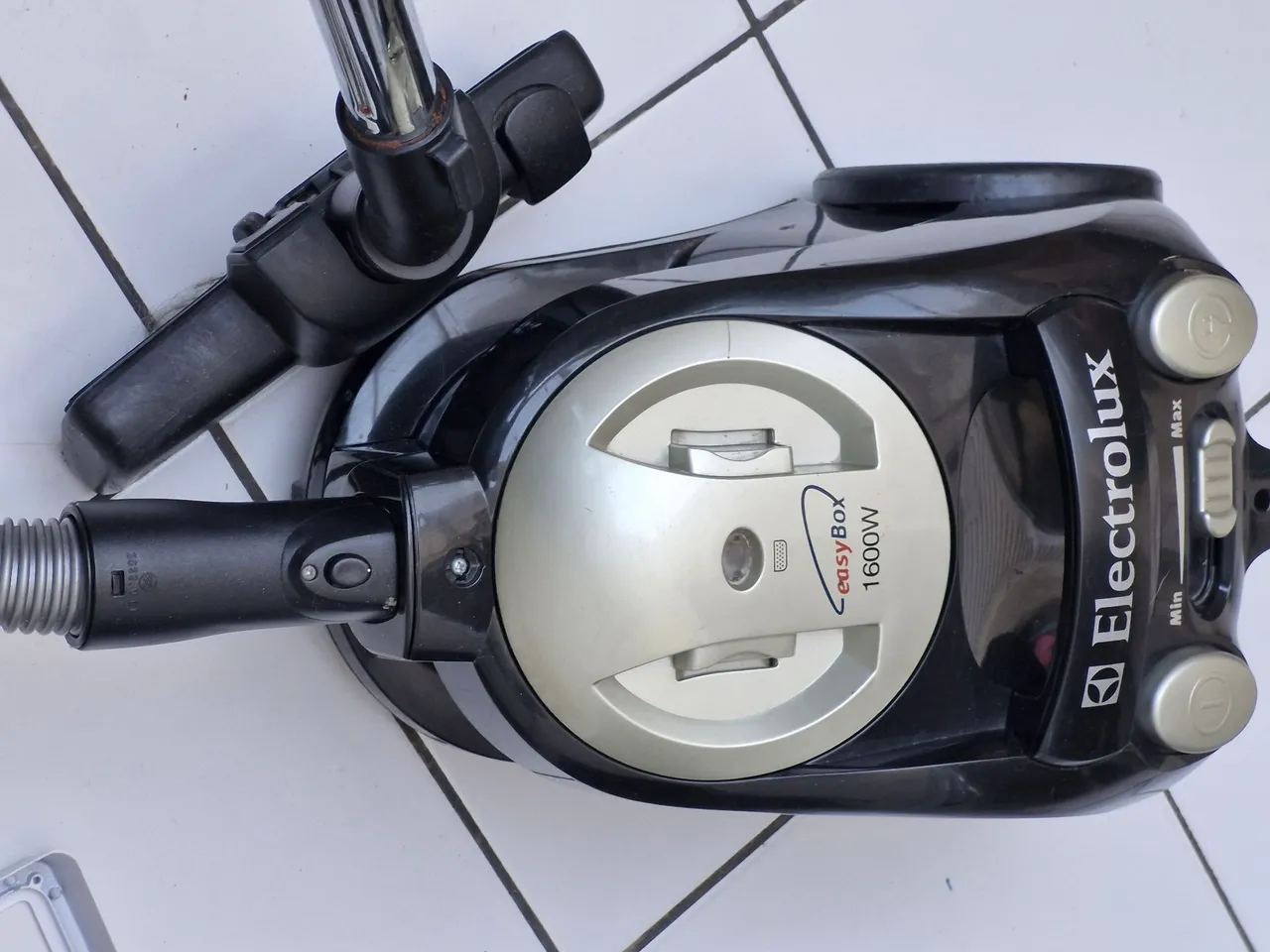 Aspirador de Pó Electrolux Easybox 1600W