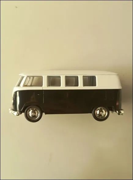 Carro Colecionável / Miniatura - Volkswagen Kombi (Novo - Original) - Foto 2