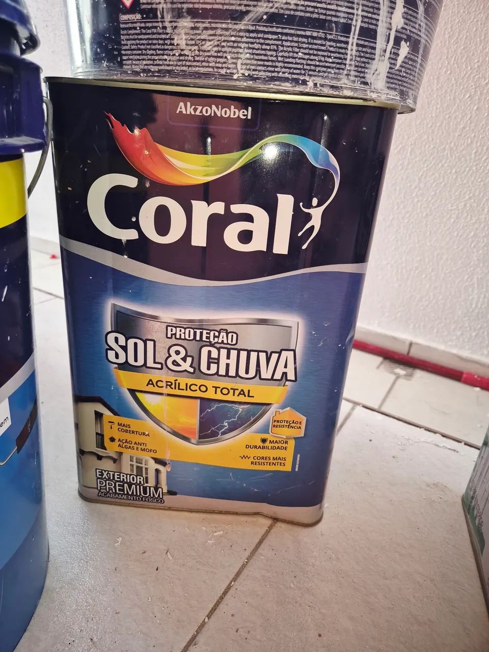 Vendo tintas, massa acrílica e massa corrida pra vc que está reformando sua casa.