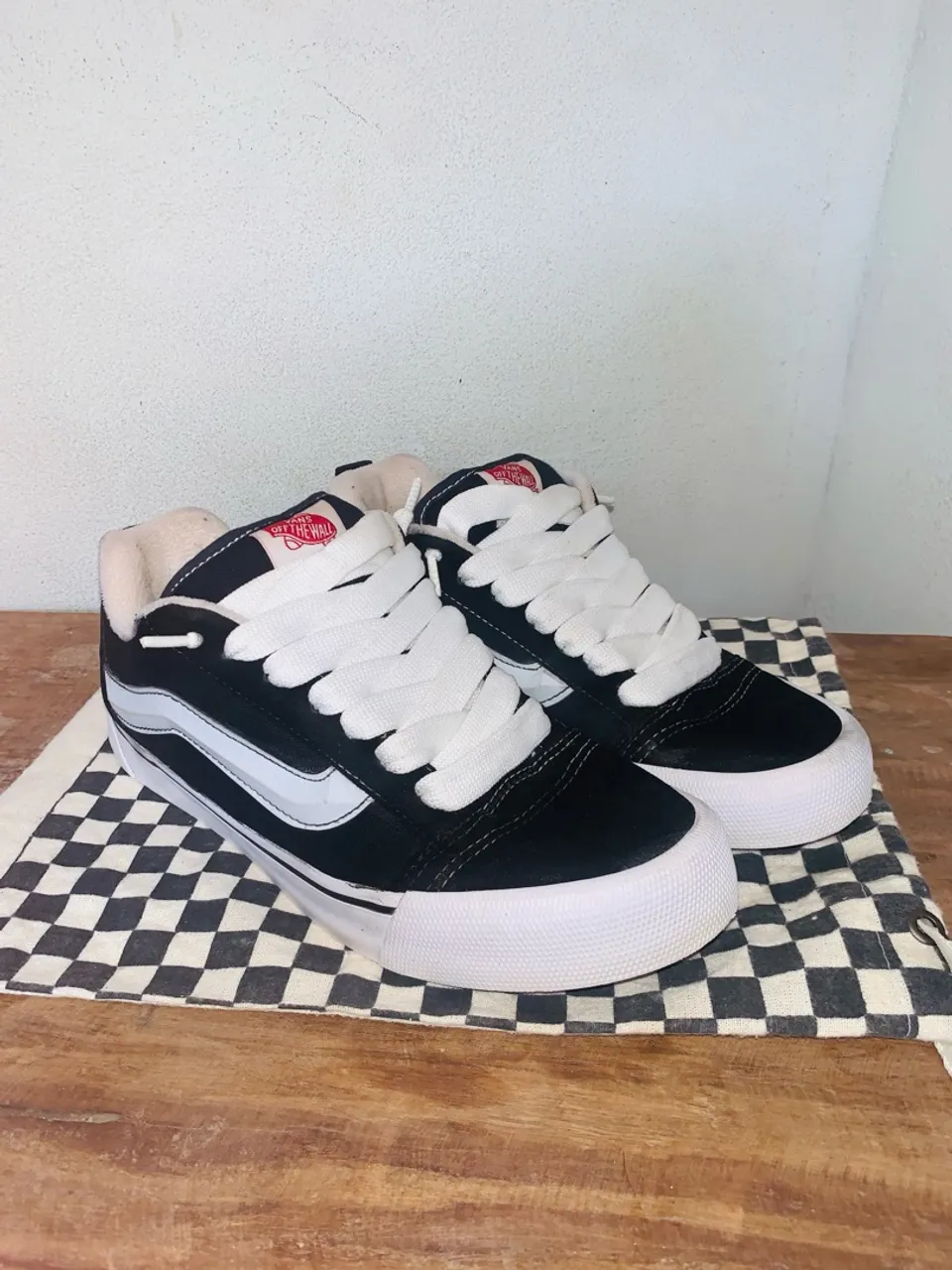 Tênis Vans Preto com Detalhes Brancos - usado