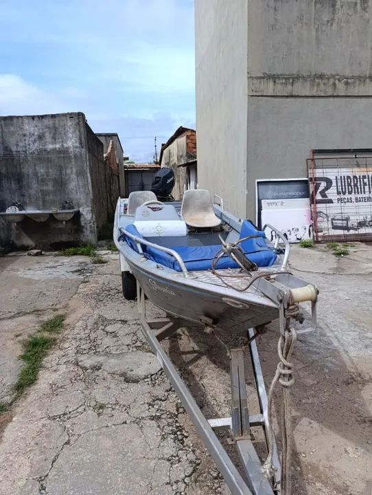 Lancha de alumínio com motor 30HP e carretinha