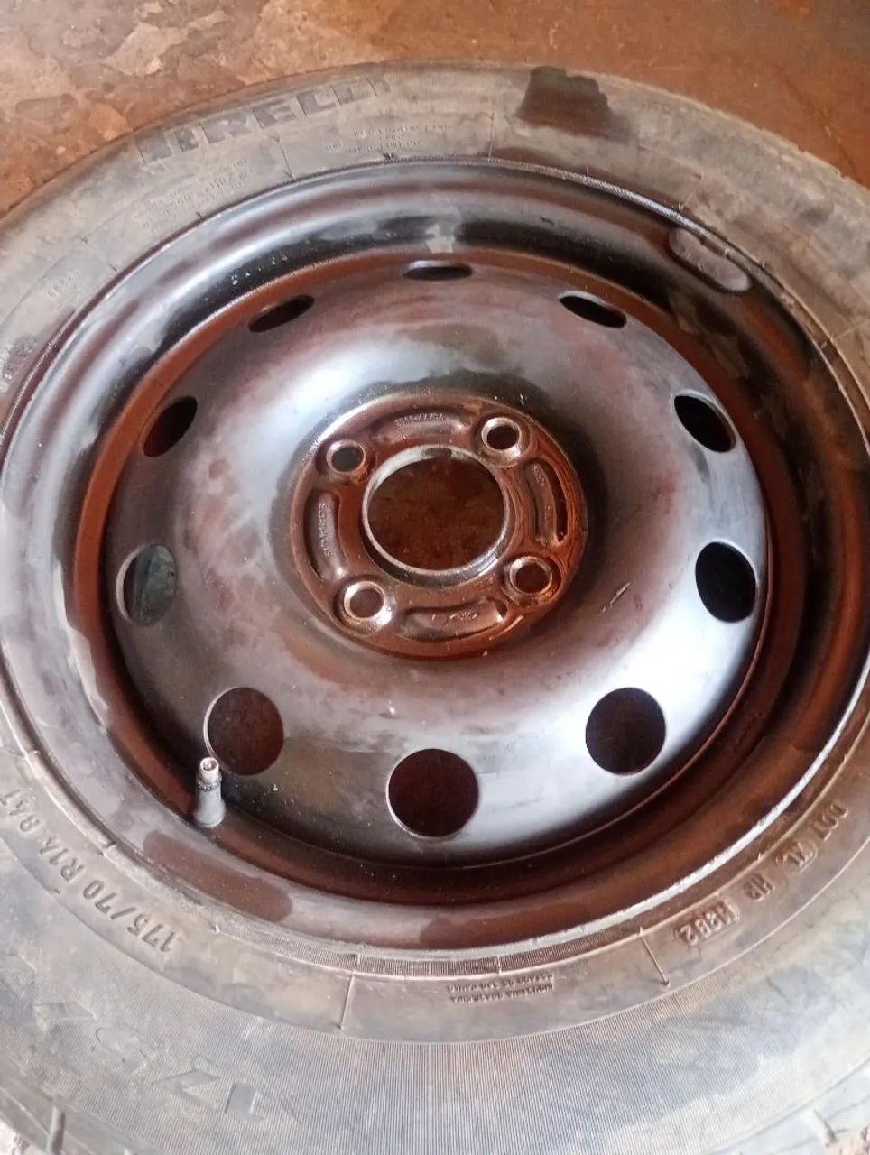Roda de ferro do Peugeot 