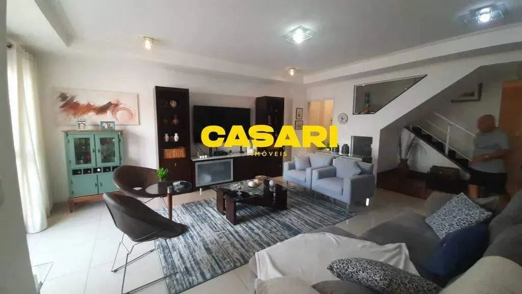 Sobrado de Alto Padrão com 3 Suítes e Piscina  SBC - Foto 4