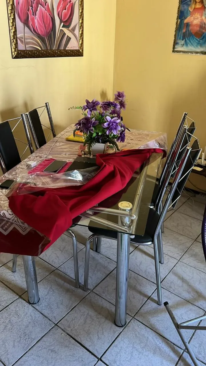 Mesa de Jantar  de Vidro e 4 Cadeiras
