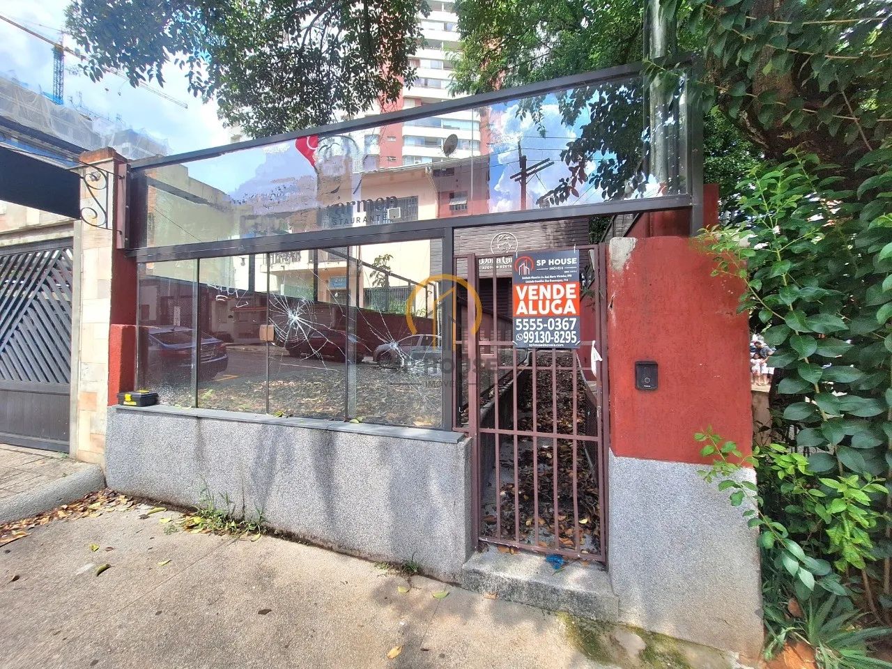 Casa comercial à venda e para locação, 4 salas, 4 banheiros, cozinha industrial com elevad