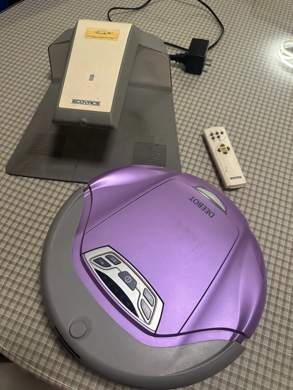 Aspirador de Pó Robô DEEBOT Ecovacs + Carregador e Controle, com bateria nova.
