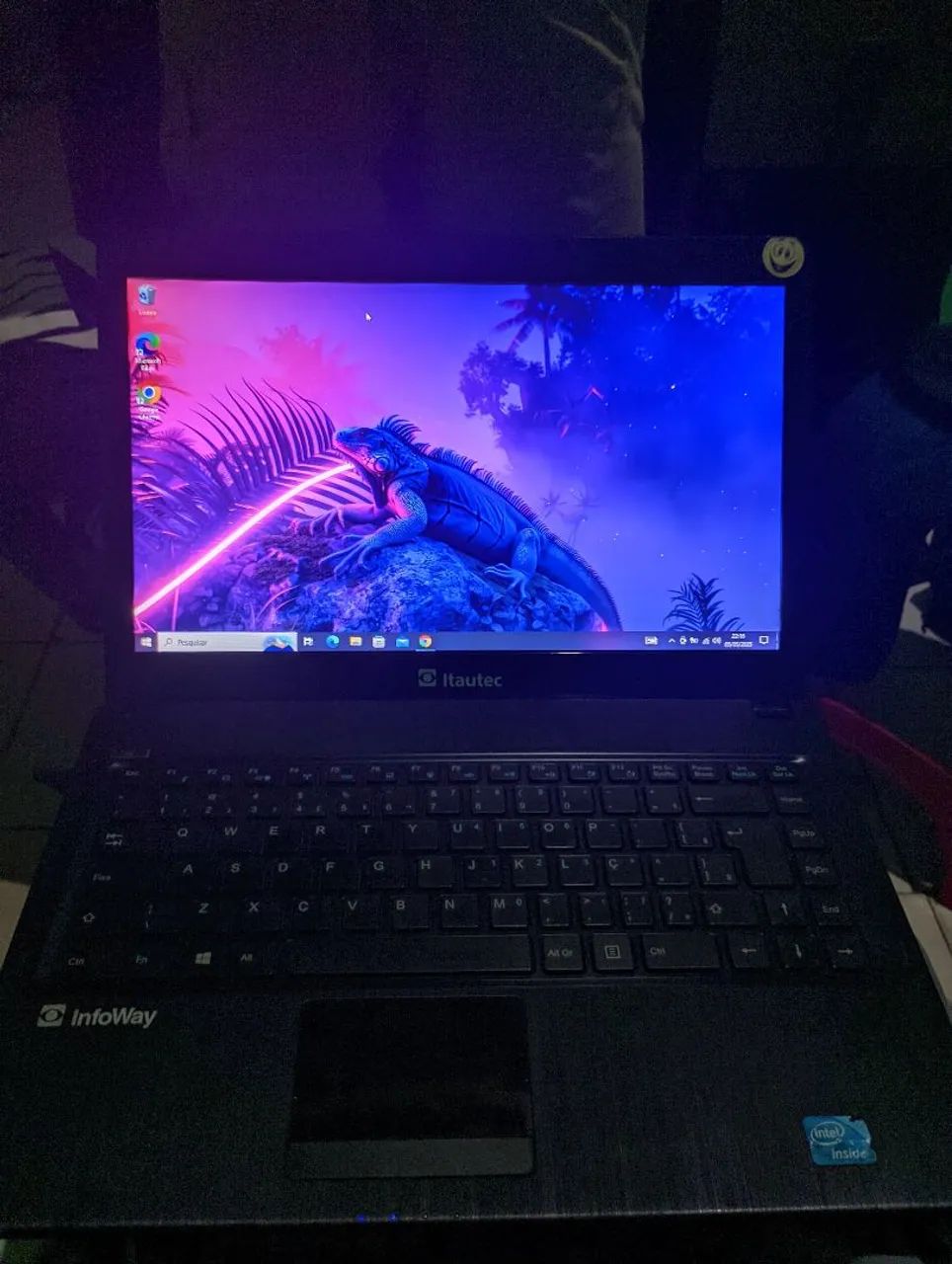 Notebook Itautec com tela de 15.6 polegadas