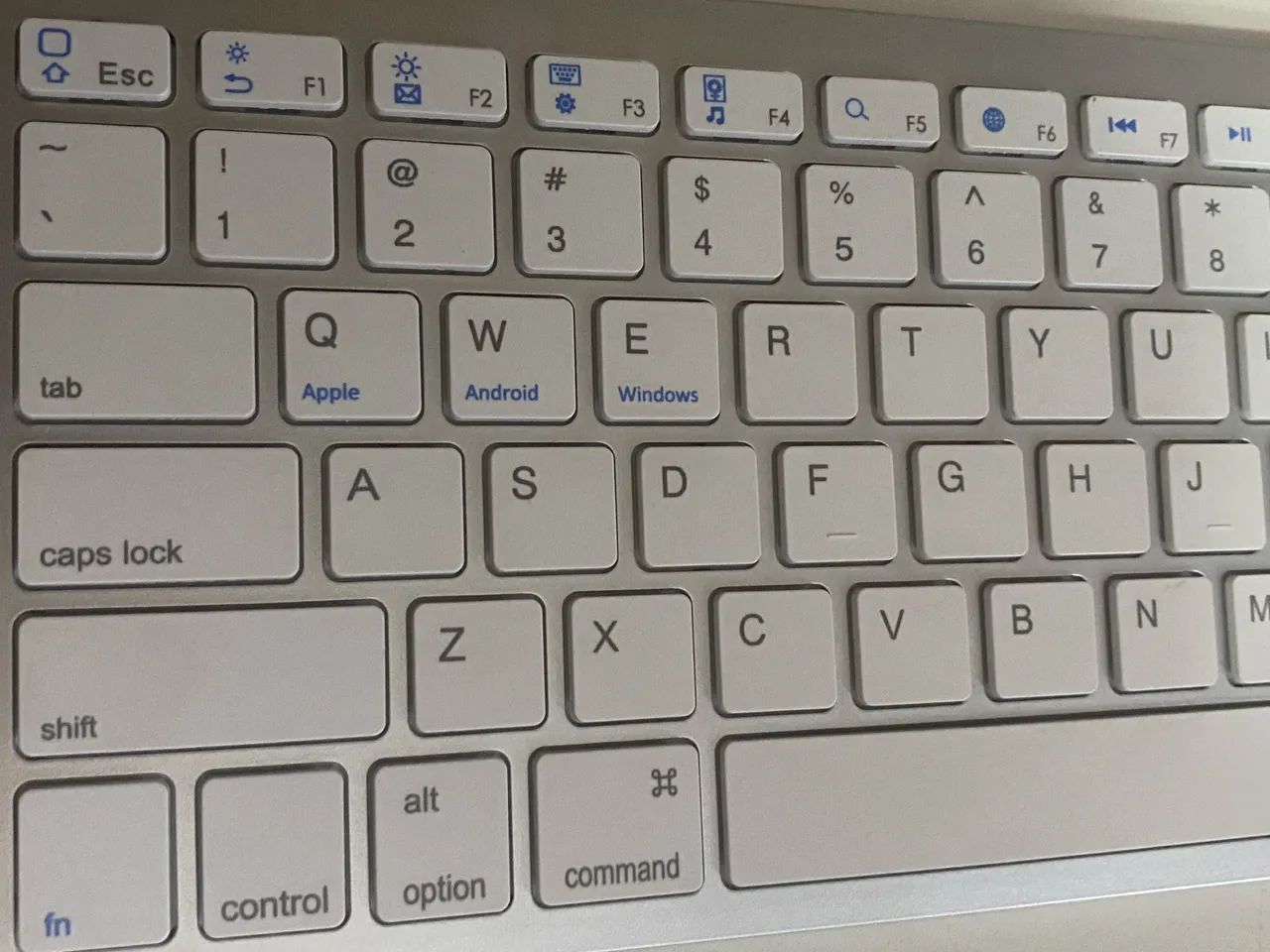 Teclado bluetooth americano 60% - Foto 3