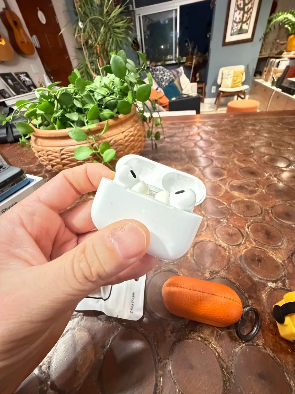 Air Pods Pro 2 - USB-C - Na caixa em estado de Novo - Quase sem uso - Foto 6