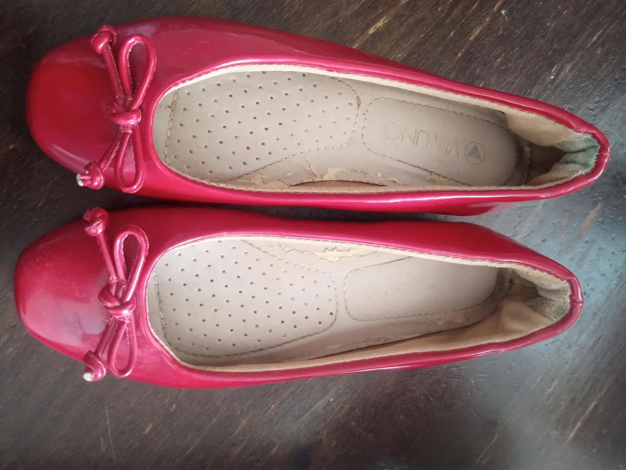 Sapatilhas Vermelhas Via Uno - Elegância em Cada Passo