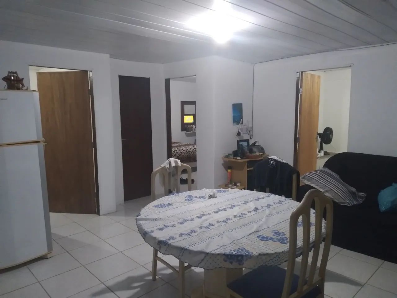Alugo casa 2000