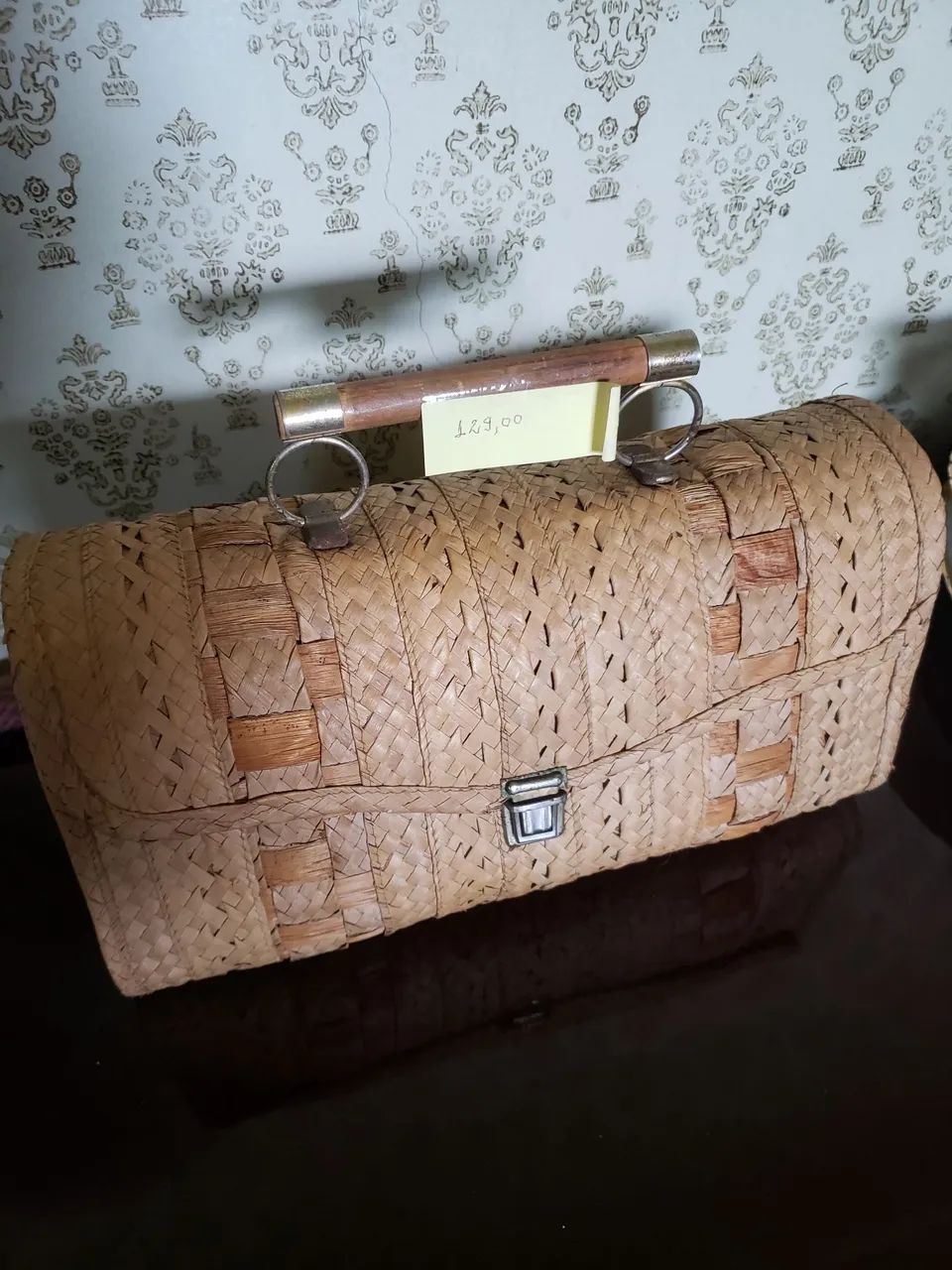 Bolsa de mão artesanal em palha