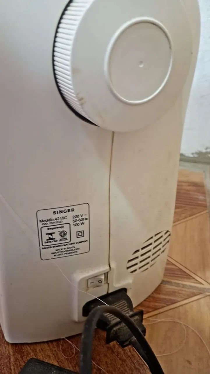 Máquina de costura64169209483906122