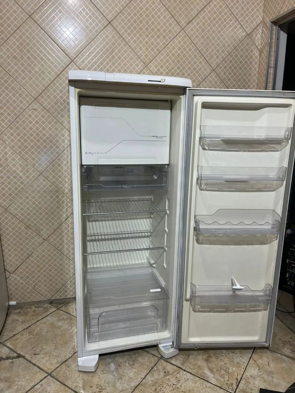 Geladeira Eletrolux 300 litros  - Foto 2