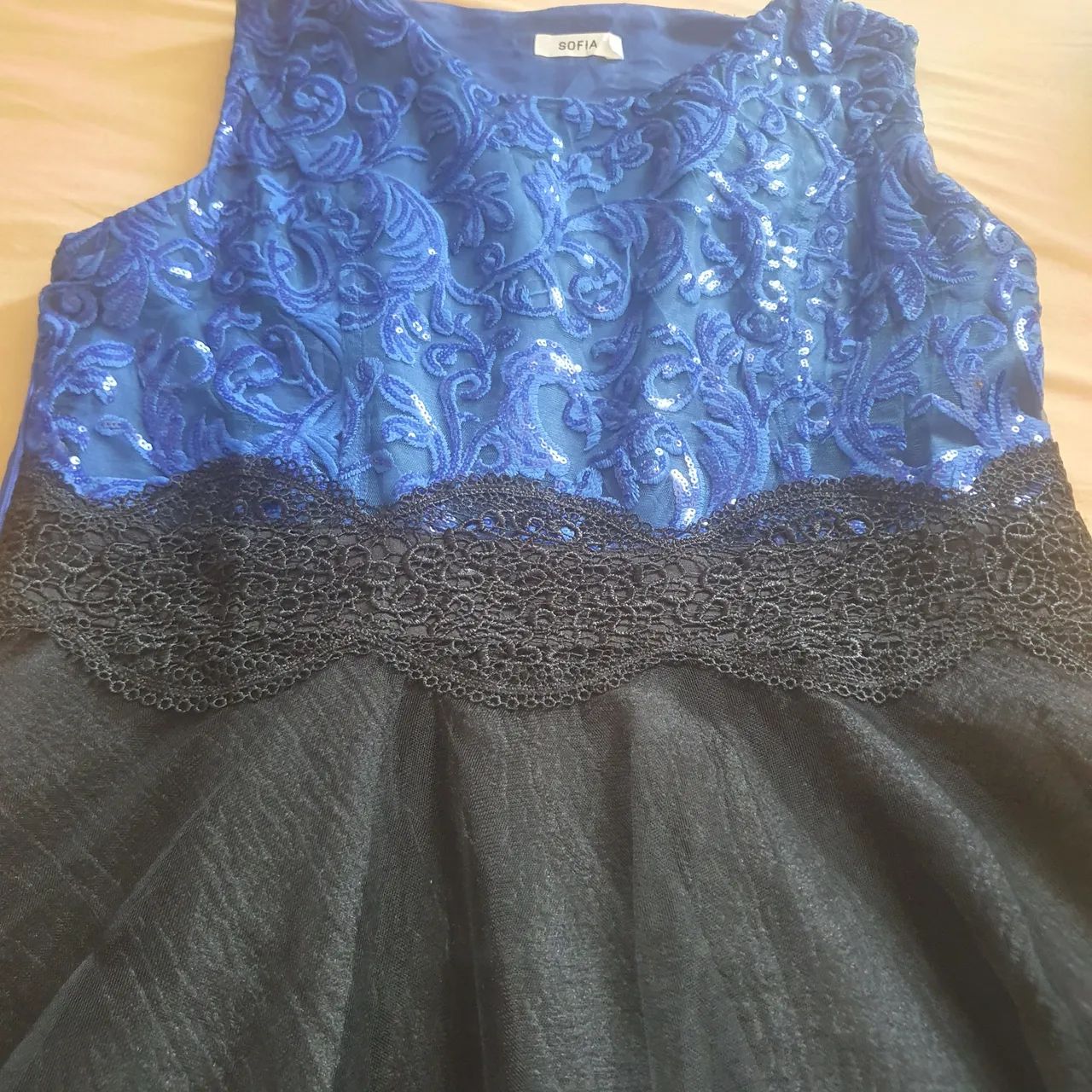Vestido Azul Bordado com Paetês - Foto 4