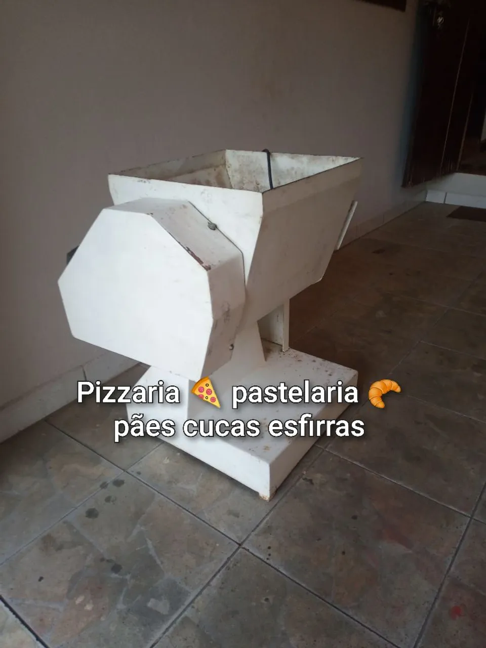 Máquina para produção de massas (pizzaria e pastelaria)