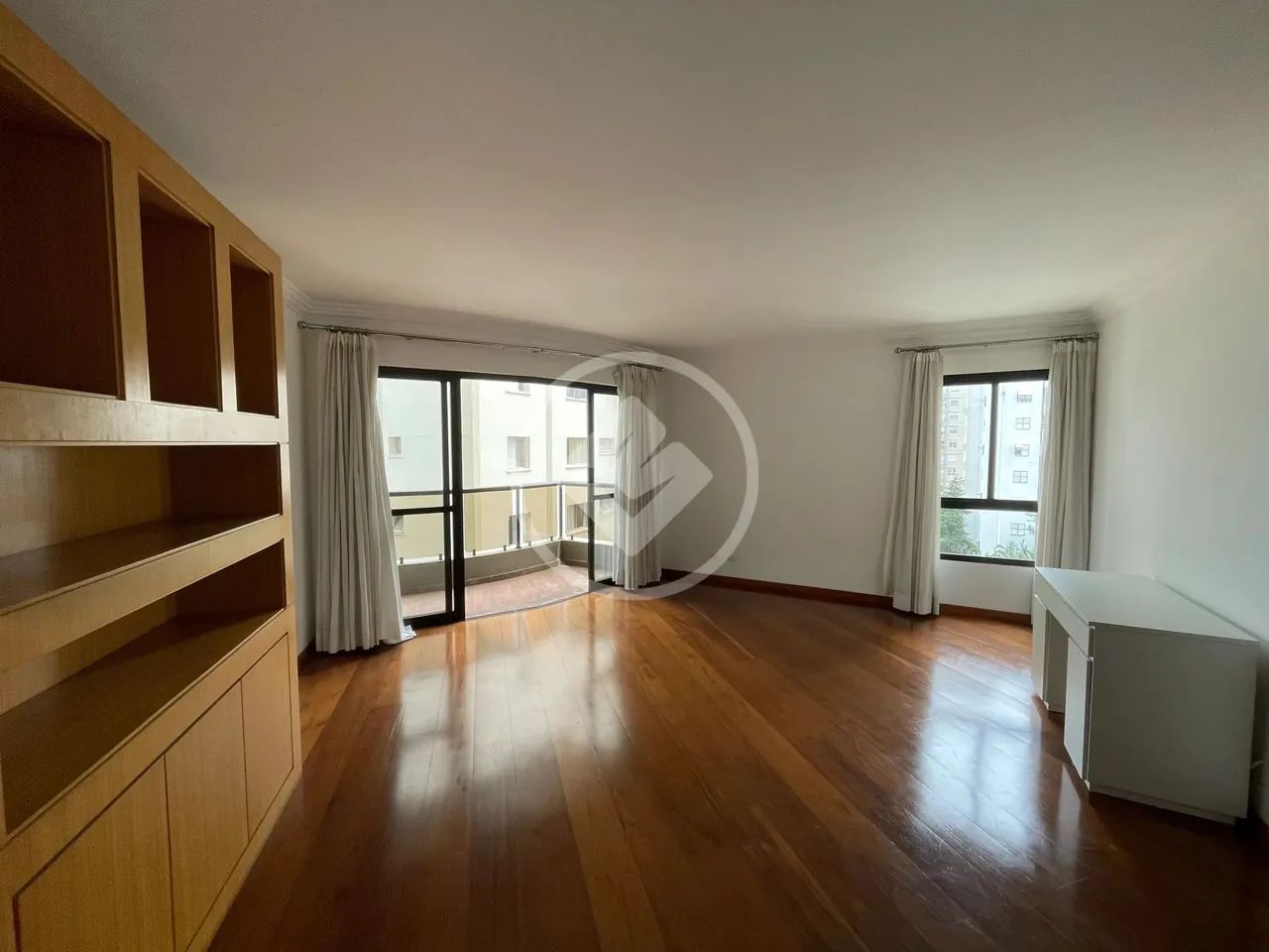 Vendo Apartamento no Campo Belo, 178 m², 3 Suítes, 5 Banheiros, 3 Vagas de Garagem com Dep